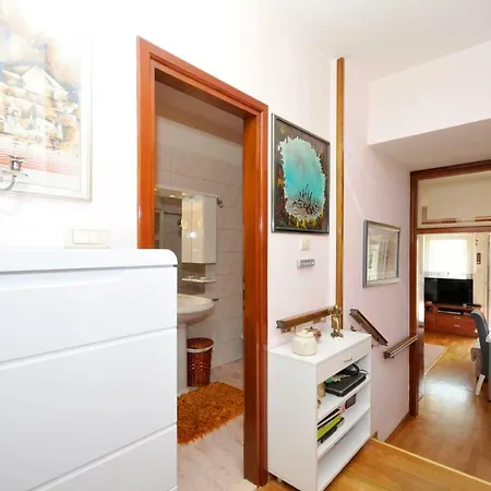 شقة Poetry سبليت